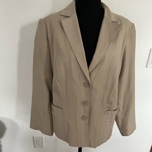 Women’s khaki lined blazer.